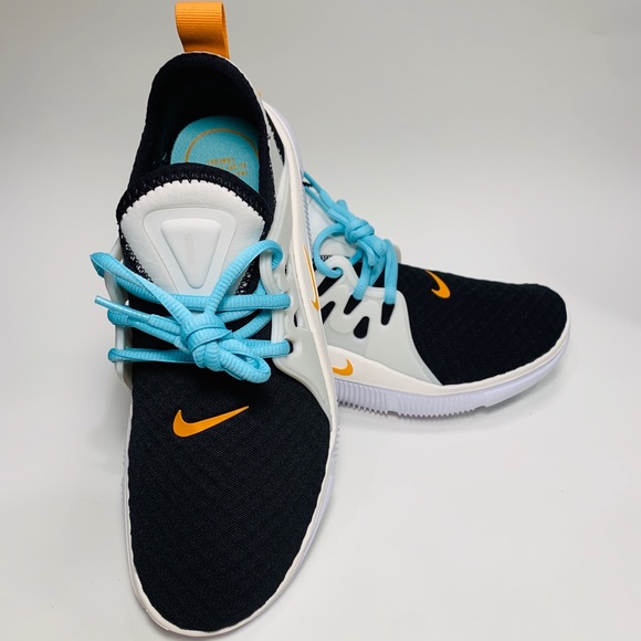 WMNS NIKE ACALME - Picture 2 of 8